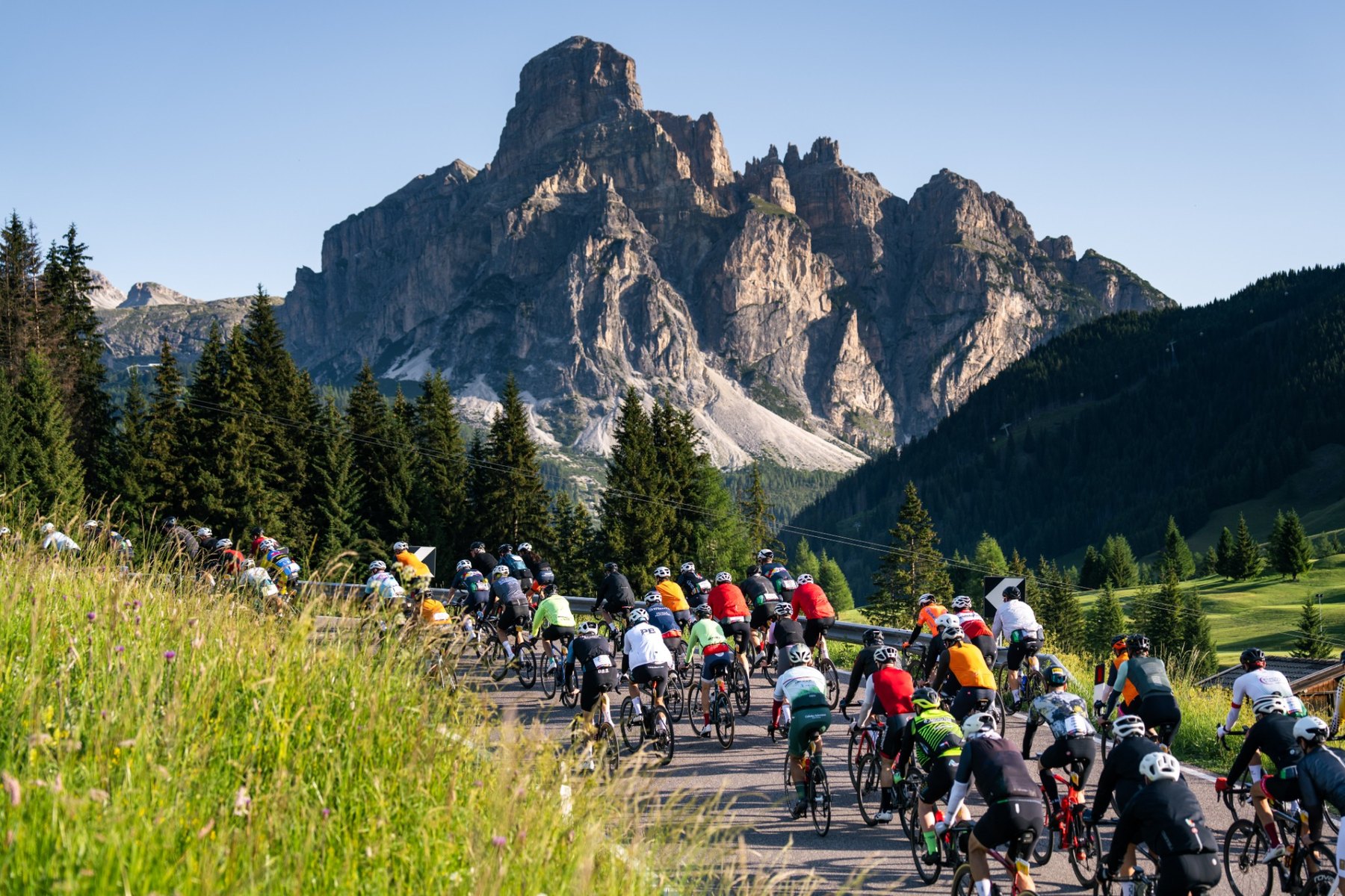 Deelnemers aan de Maratona dles Dolomites in Alta Badia